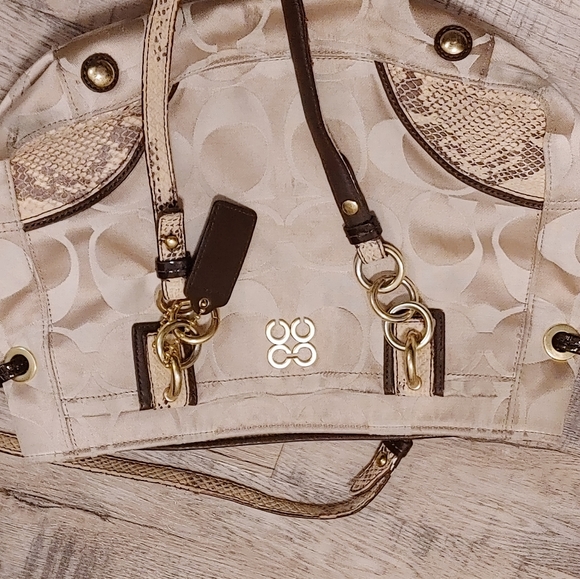 Coach purse - Picture 2 of 4